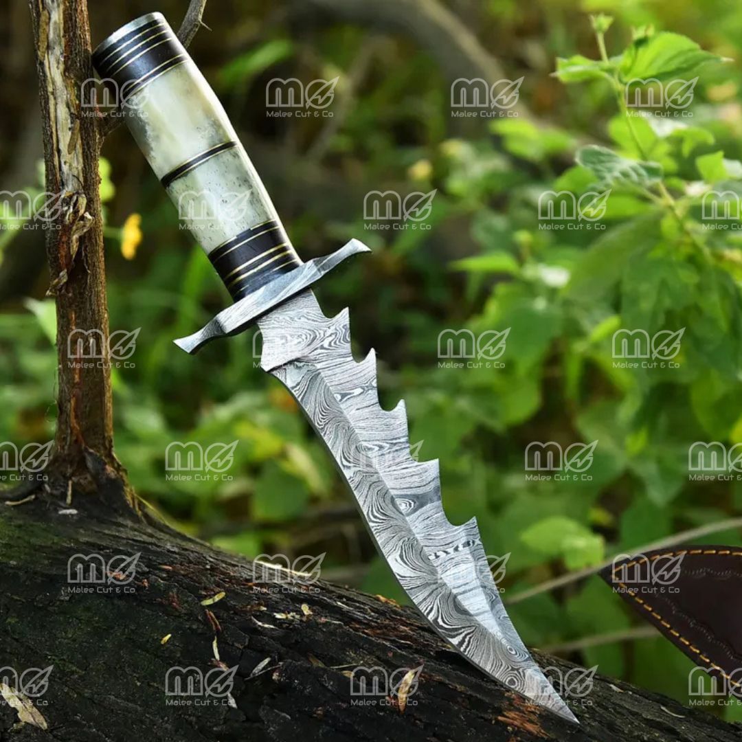 Handmade Damascus Steel Hunting Knife – Survival & Camping Tool