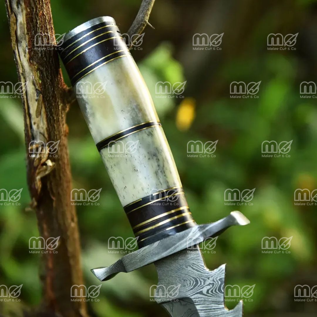 Handmade Damascus Steel Hunting Knife – Survival & Camping Tool